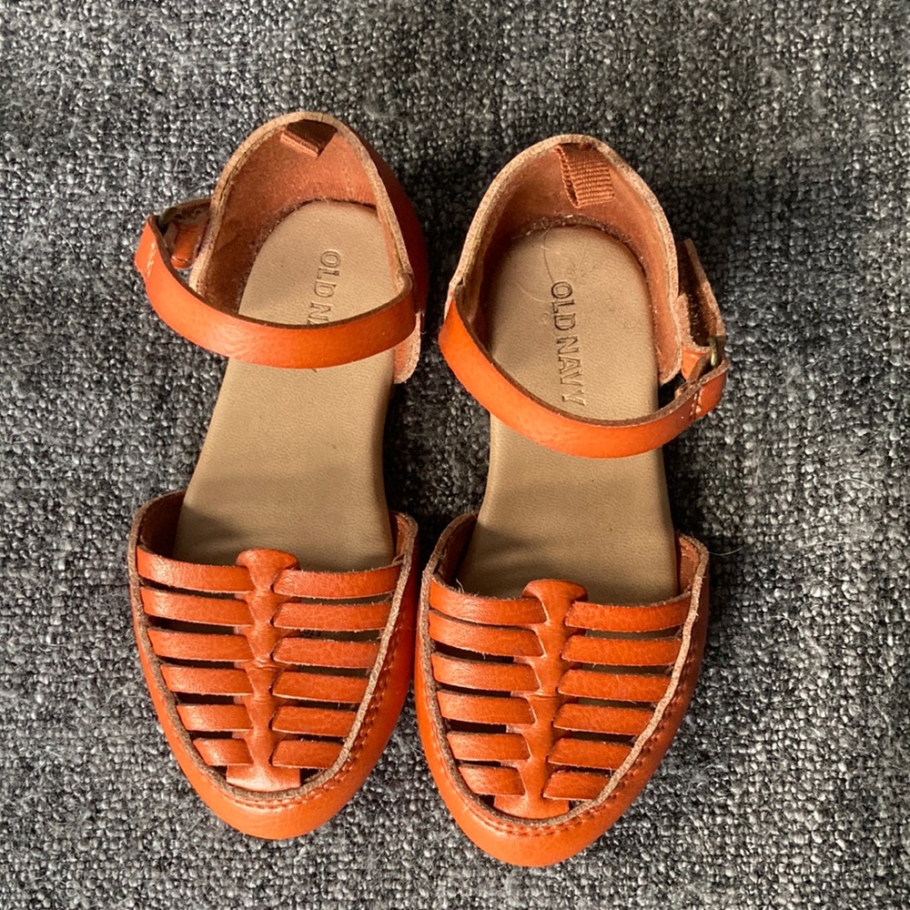 Old Navy orange dress shoes. Size 7 girls/toddlers